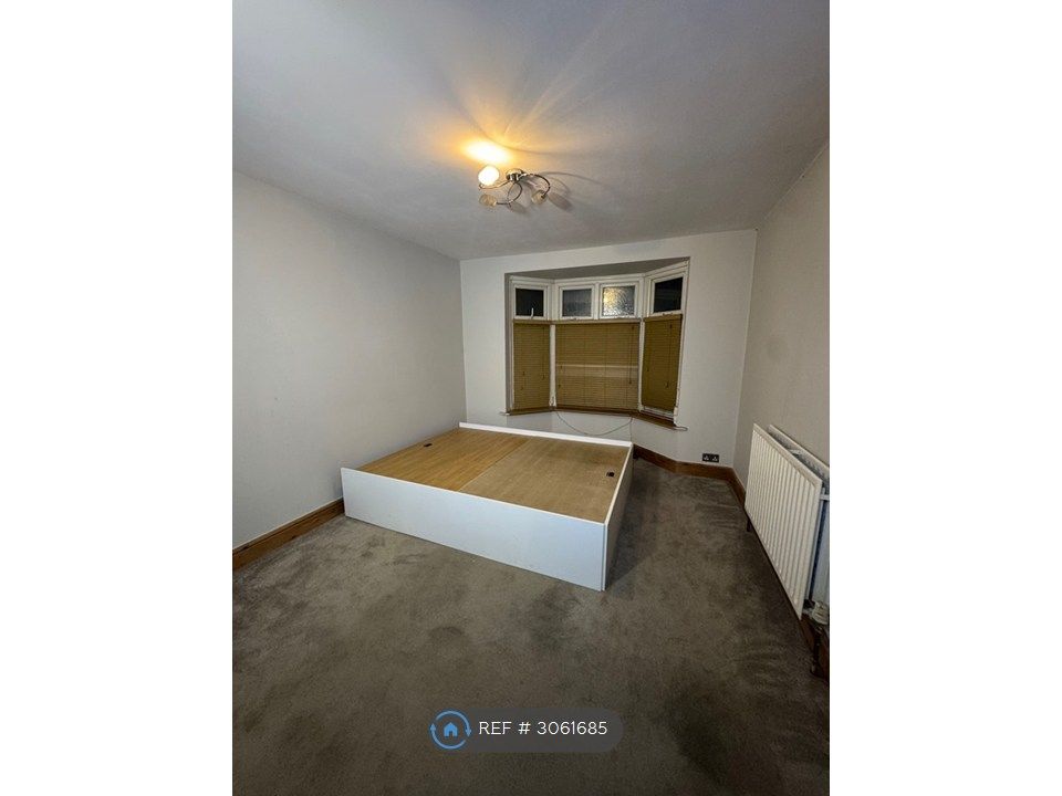 Property photo 3 of 20 Bedroom 4 Or Living Room