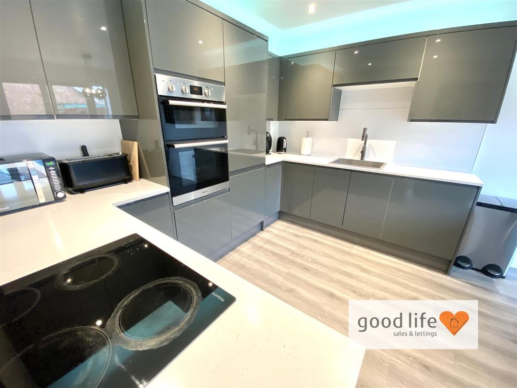 Property photo 2 of 19 20251115_112128642_Ios122Aylesfordmews.Jpg