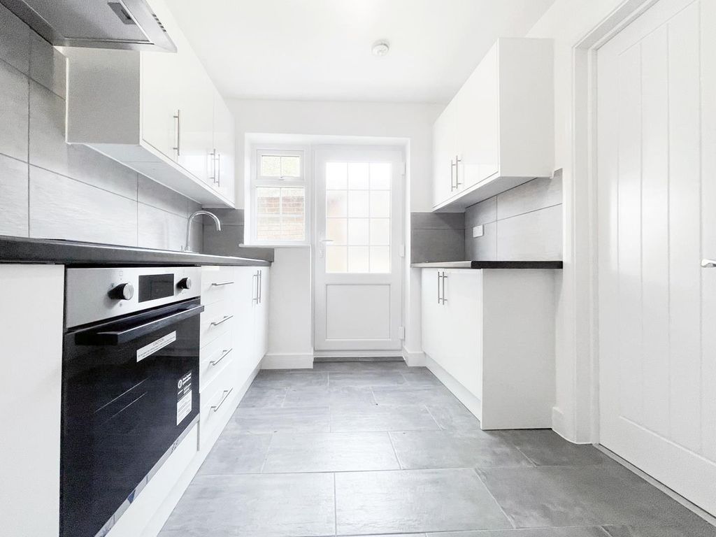 Property photo 2 of 9 Kitchen