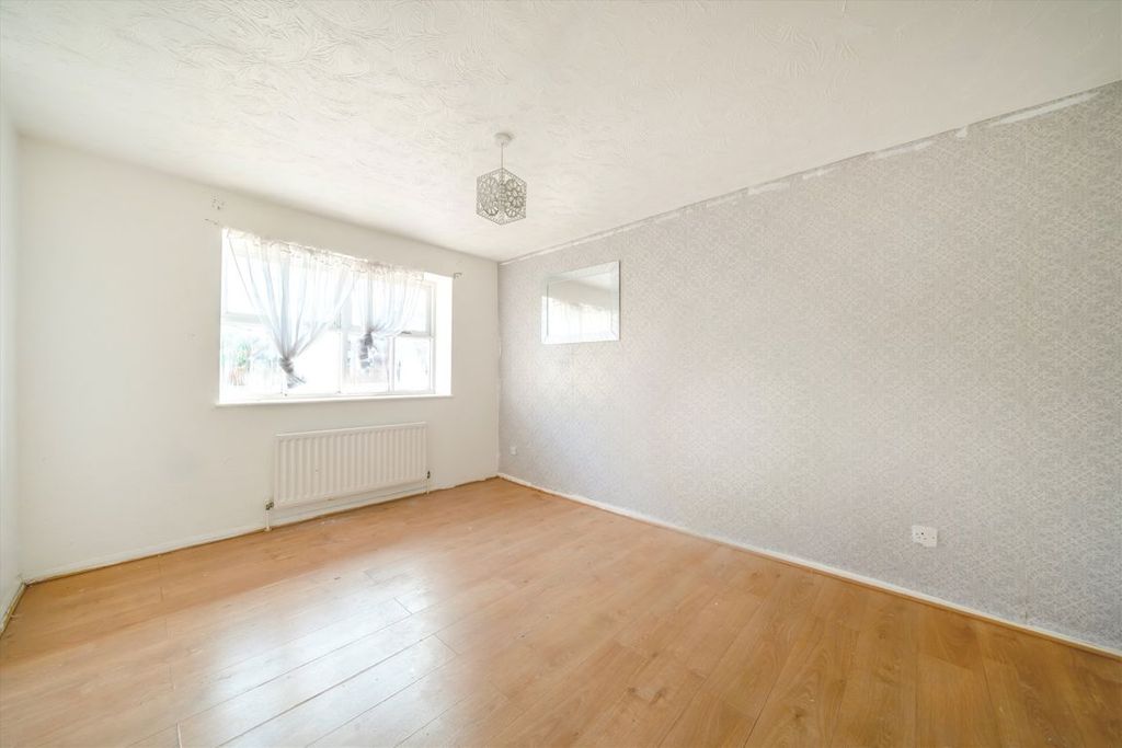 Property photo 3 of 4