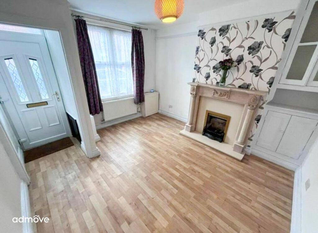 Property photo 3 of 10 Photo 6