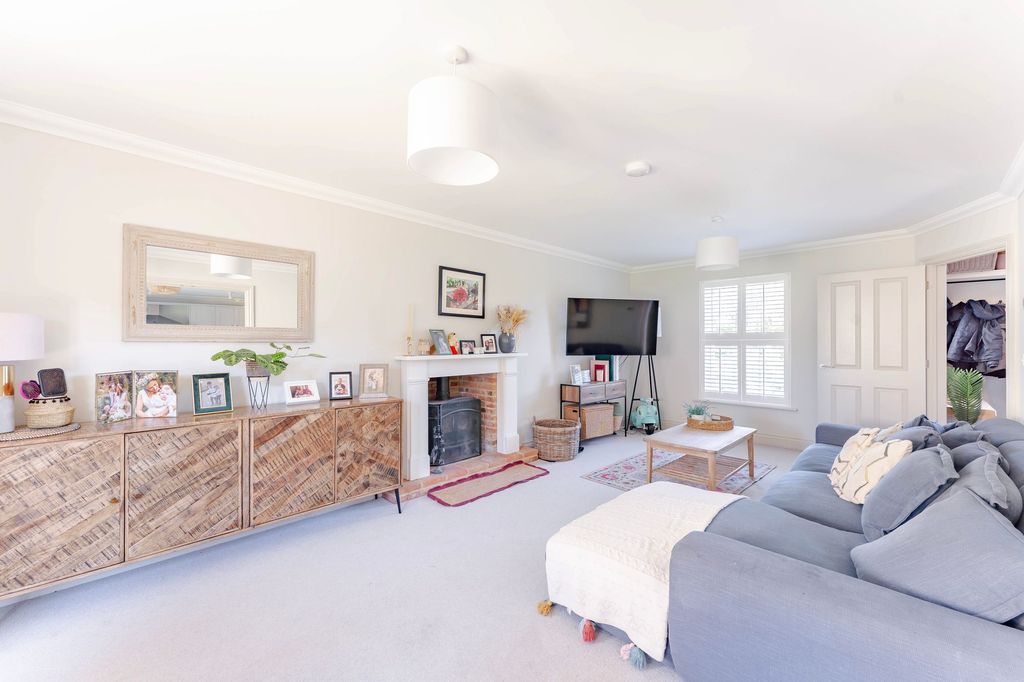 Property photo 2 of 20