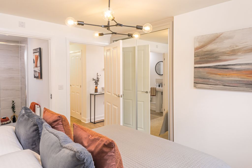 Property photo 2 of 5 Spacious Main Bedroom In A Hornsea