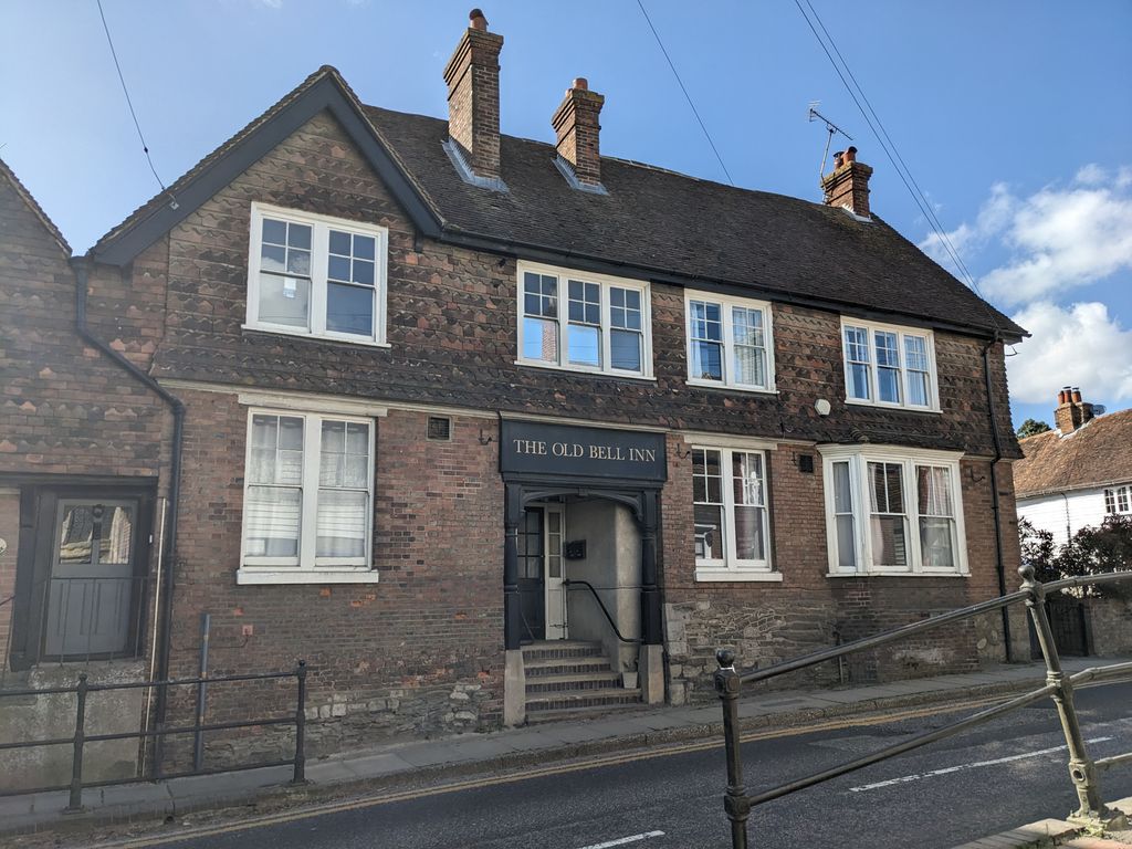 Property photo 1 of 8