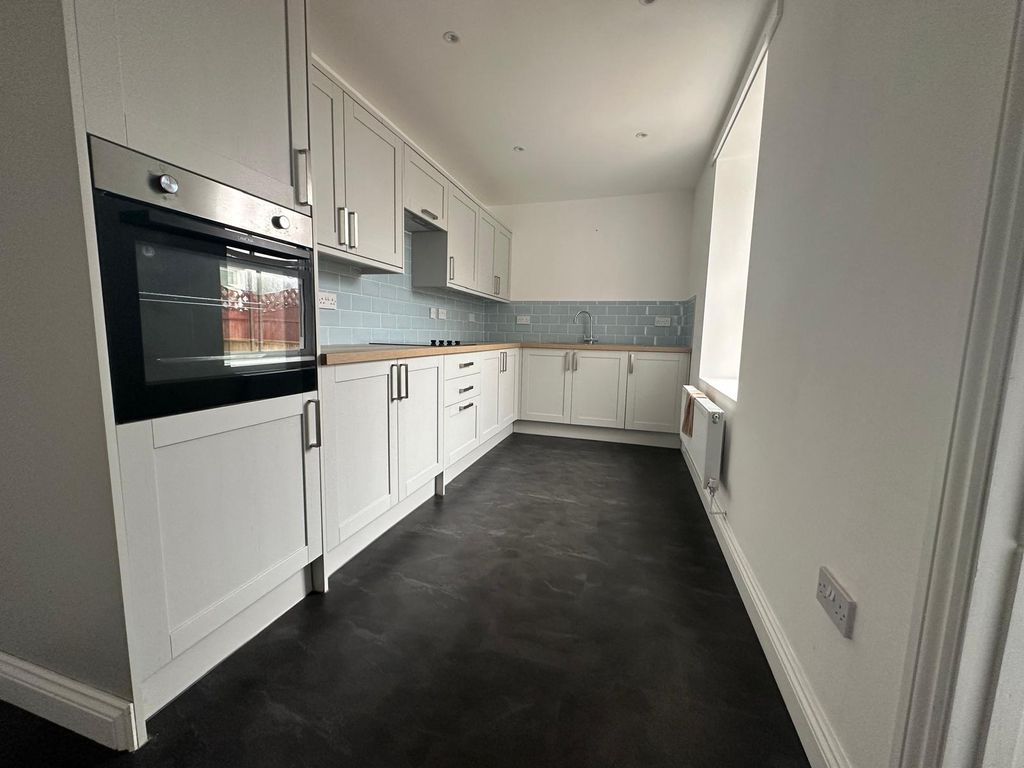 Property photo 2 of 10 Bedroom 1