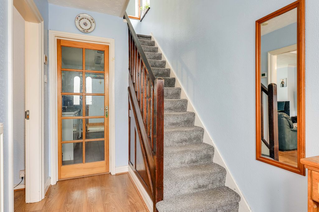 Property photo 2 of 19 Img6