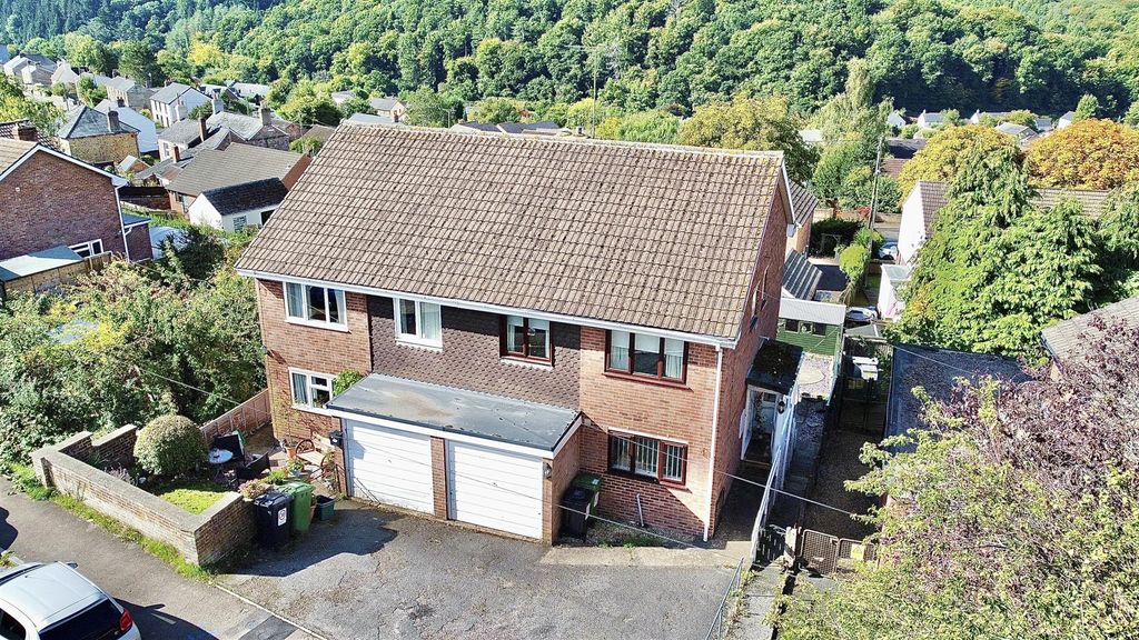 Property photo 2 of 20