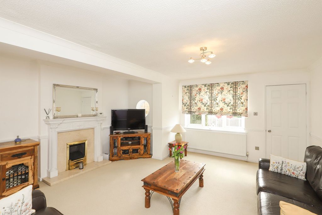 Property photo 3 of 28