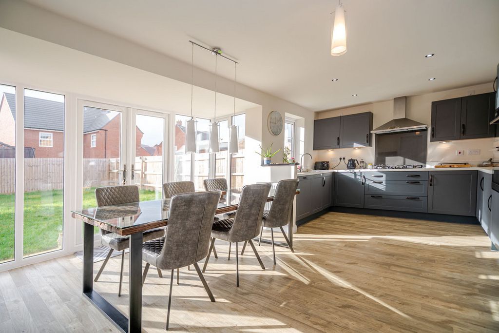 Property photo 2 of 25