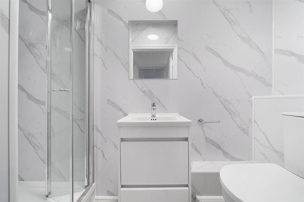 Property photo 3 of 11 Bathroom Combined W.C