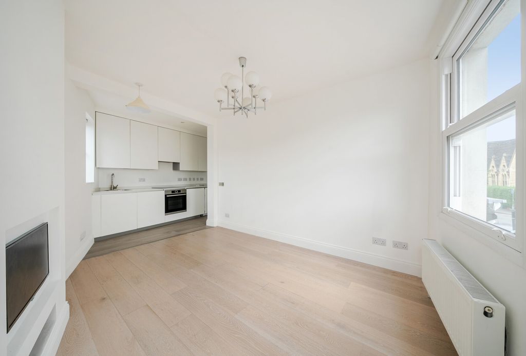 Property photo 3 of 10 1327626-9-688A272...