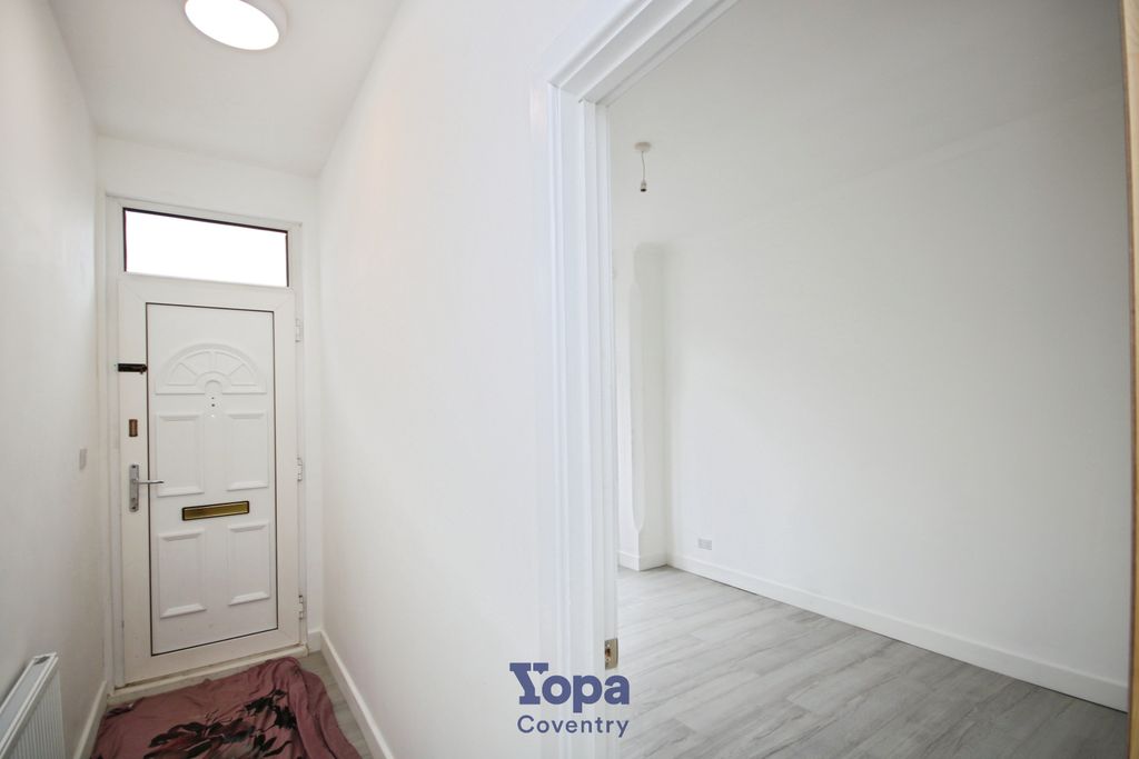 Property photo 3 of 26 17Ed21A7-Entrance 20Hall.Jpg