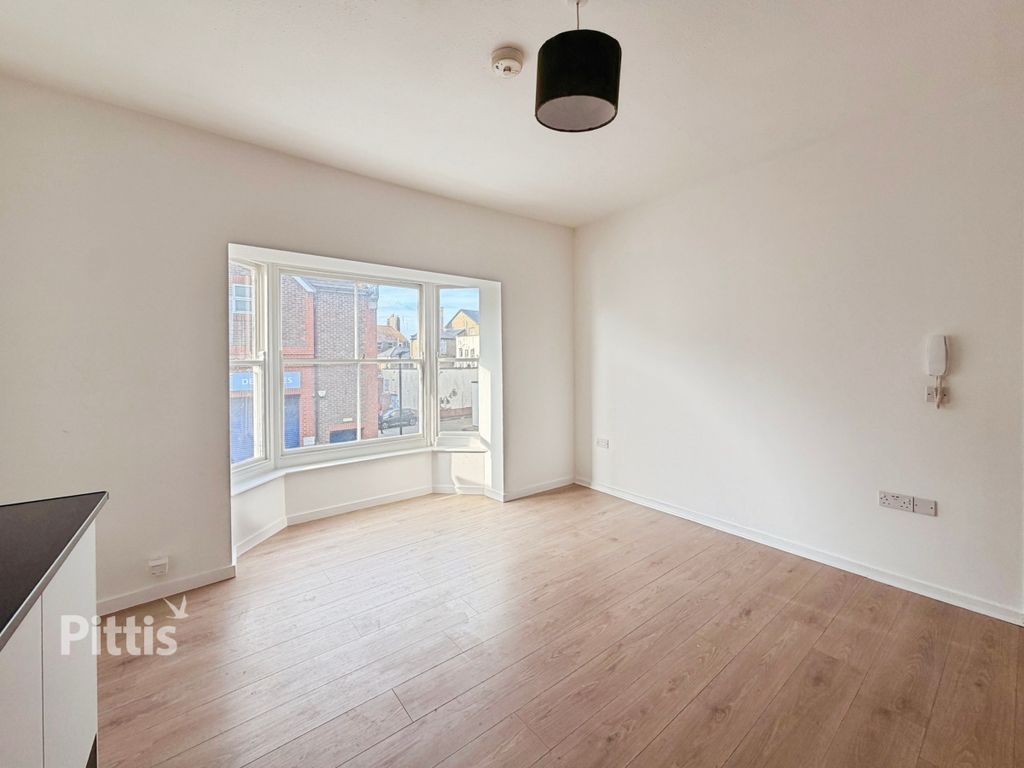 Additional image 5 of 2 bed flat to rentPyle Street, Newport PO30