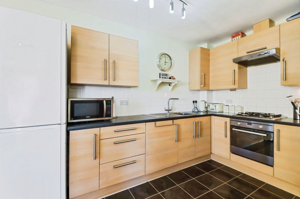 Property photo 2 of 18