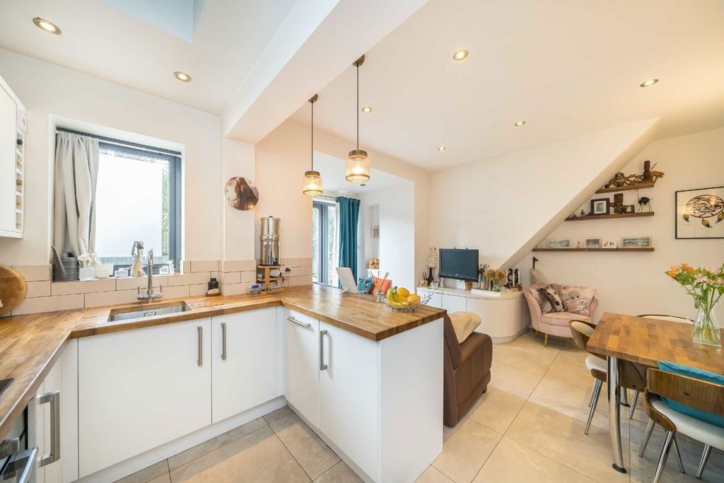 Property photo 1 of 5