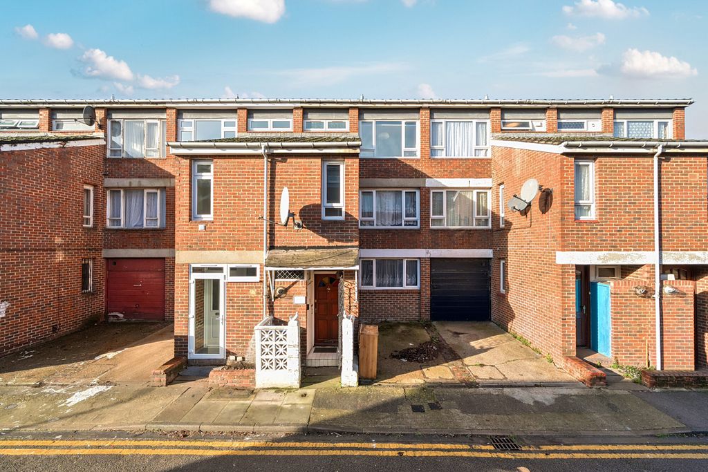 Property photo 1 of 17 External