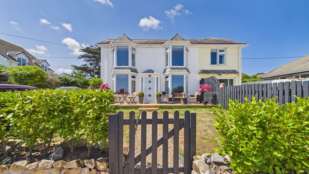 Property photo 1 of 18 4 Bedroom Semi-Detached House For Sale