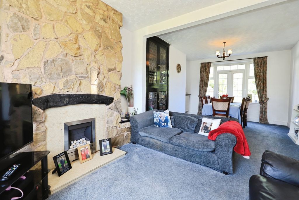 Property photo 3 of 13 Lounge/ Dining Room