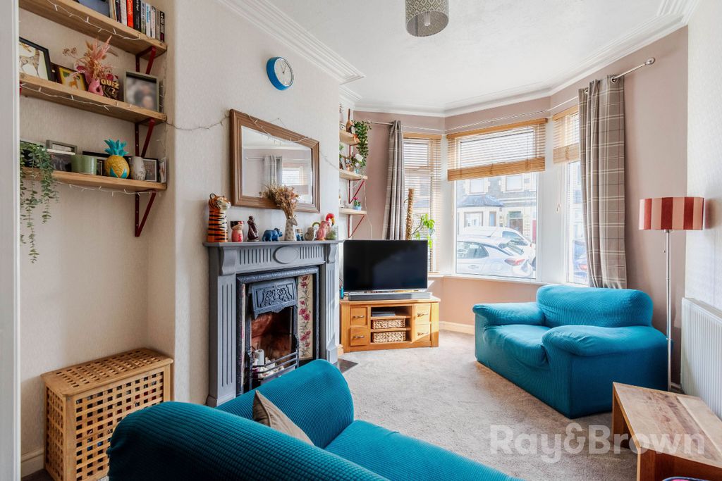 Property photo 2 of 33