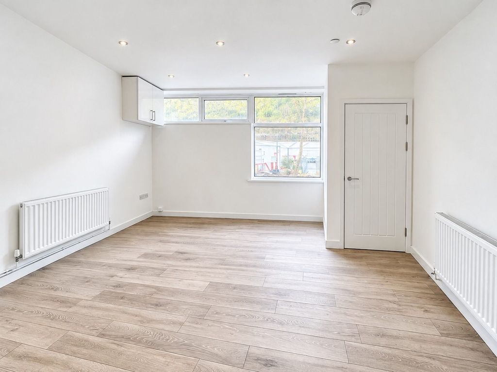 Property photo 2 of 10 Gallery