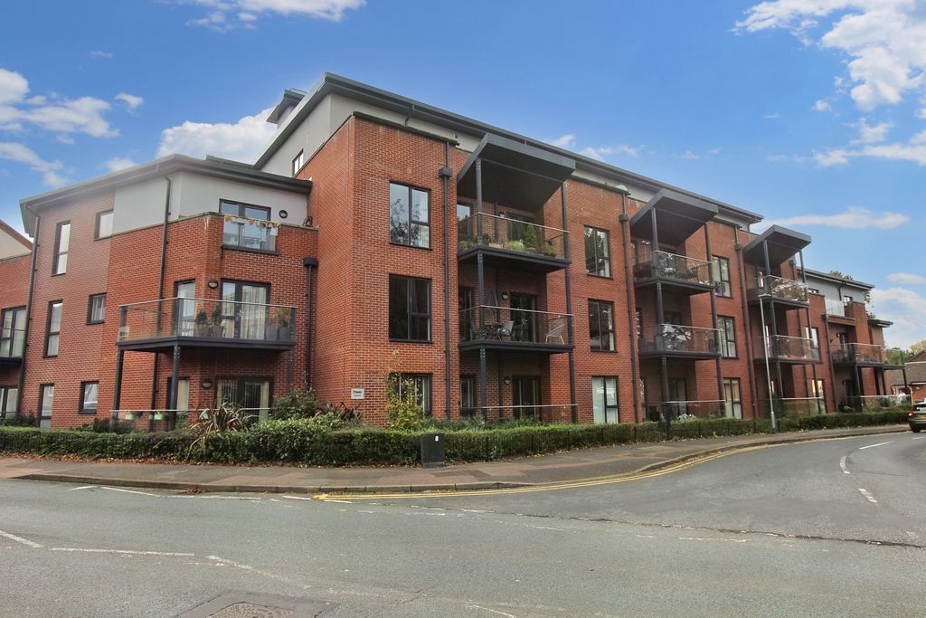 Property photo 1 of 8