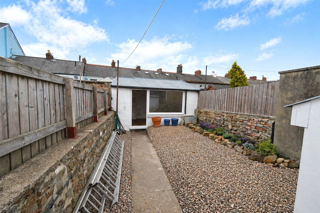 Property photo 2 of 11 Picture No. 18