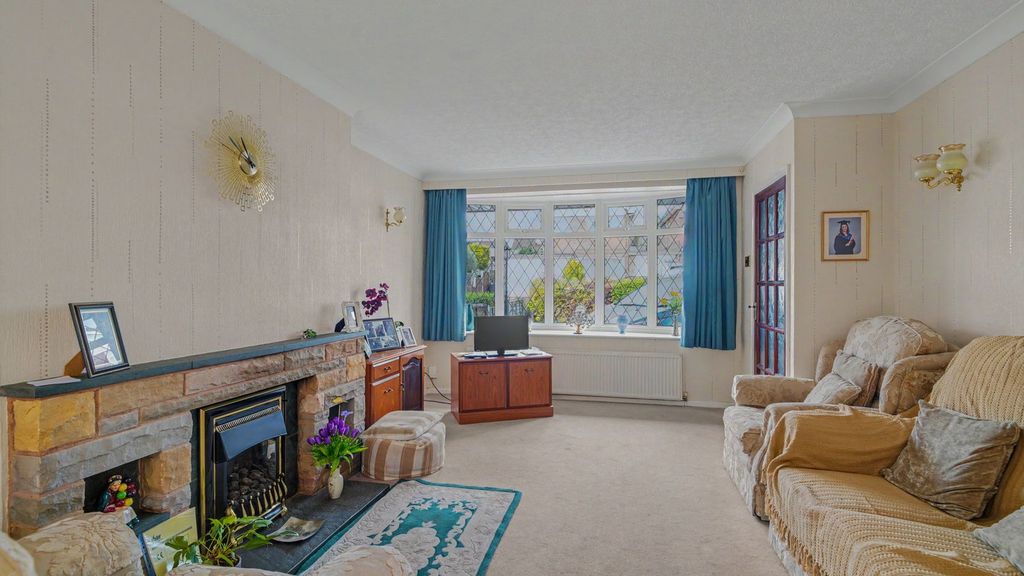 Property photo 3 of 27