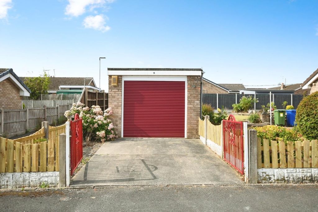 Property photo 2 of 17 Garage.Jpg