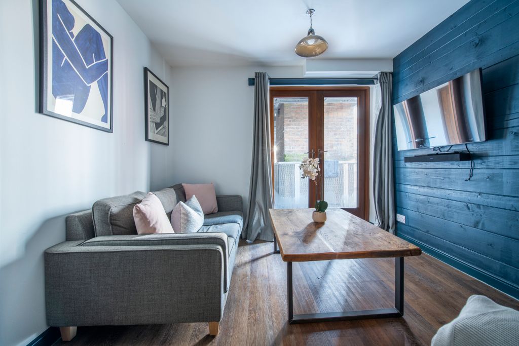 Property photo 1 of 13 Flat 32, Shoe & Boot, Living Room