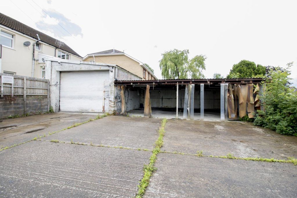 Property photo 3 of 6