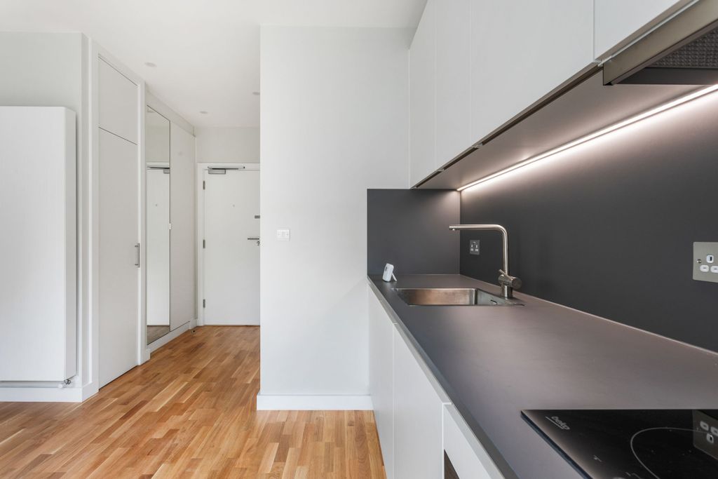 Property photo 2 of 10 Kitchen (Example)