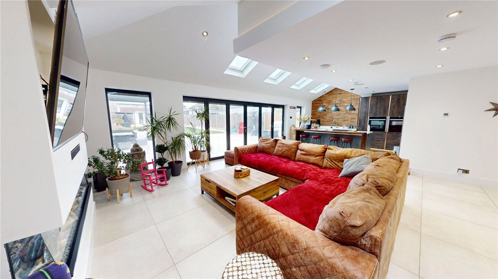 Property photo 2 of 23 Picture No. 04