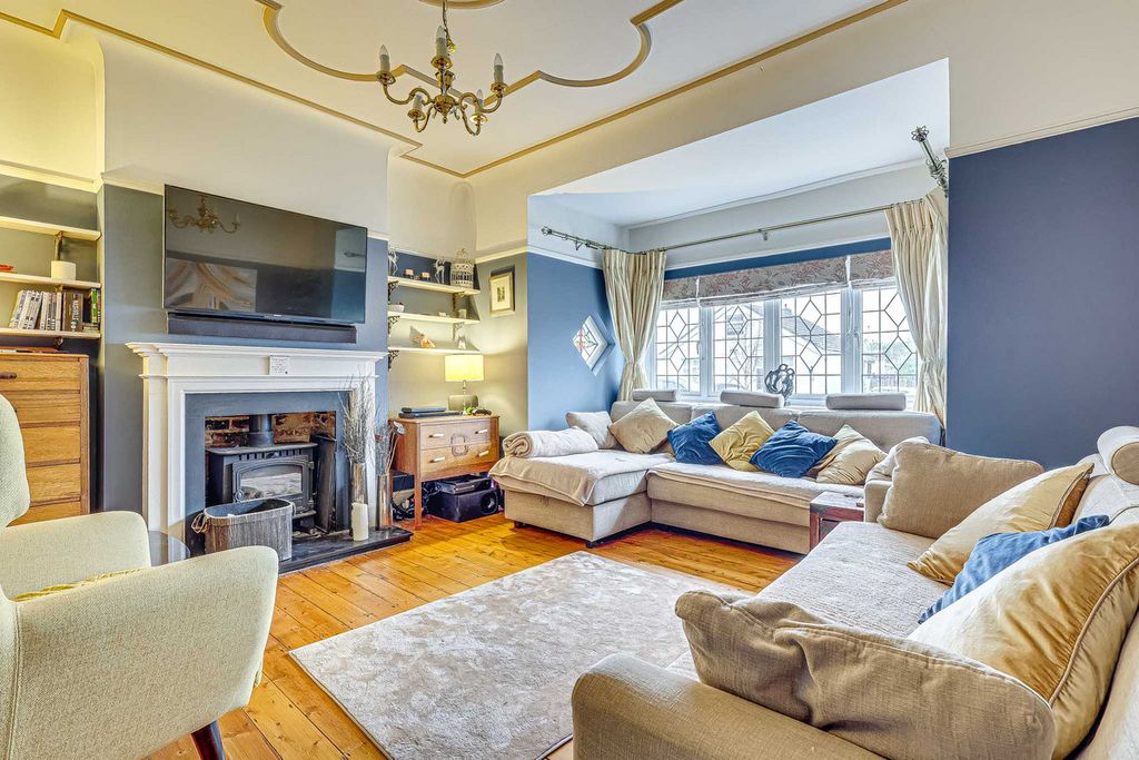 Property photo 2 of 46