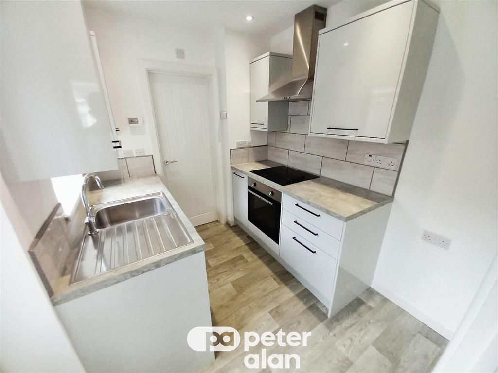 Property photo 2 of 9 Kitchen