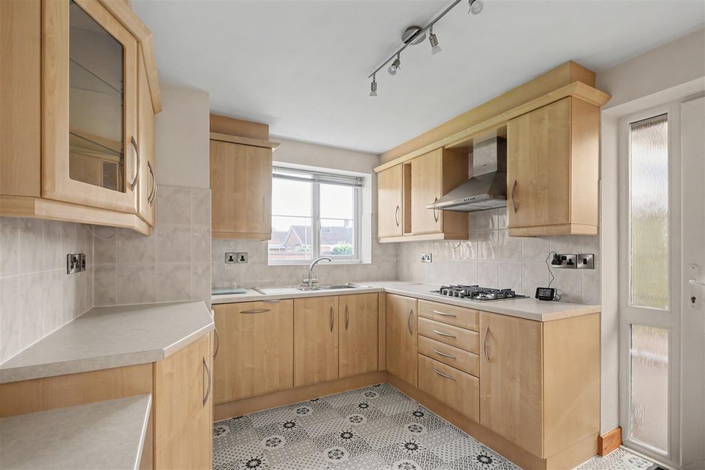 Property photo 3 of 17 Breakfast Kitchen