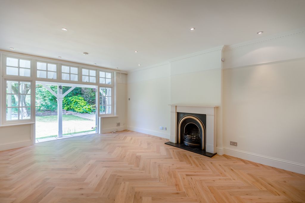 Property photo 3 of 21 8691762-Interior15