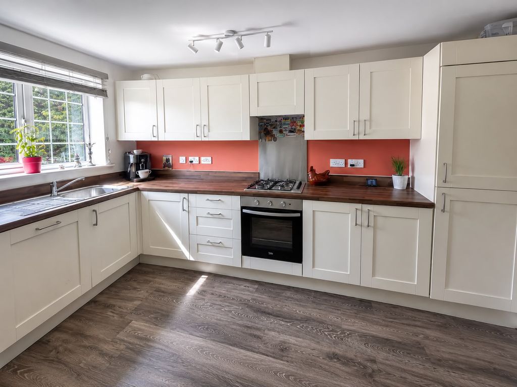 Property photo 3 of 18 Kitchen.