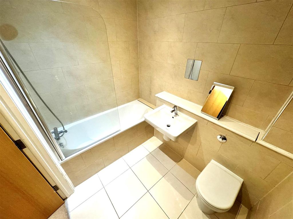 Property photo 3 of 7 Bathroom.Jpg