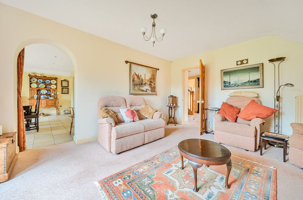 Property photo 2 of 31