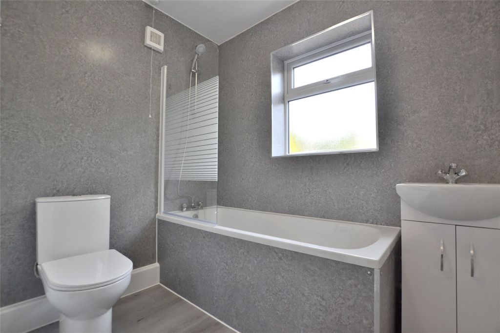 Property photo 3 of 6 Bathroom