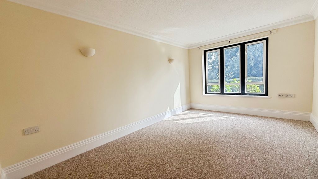 Property photo 2 of 12 Lounge/Dining Room