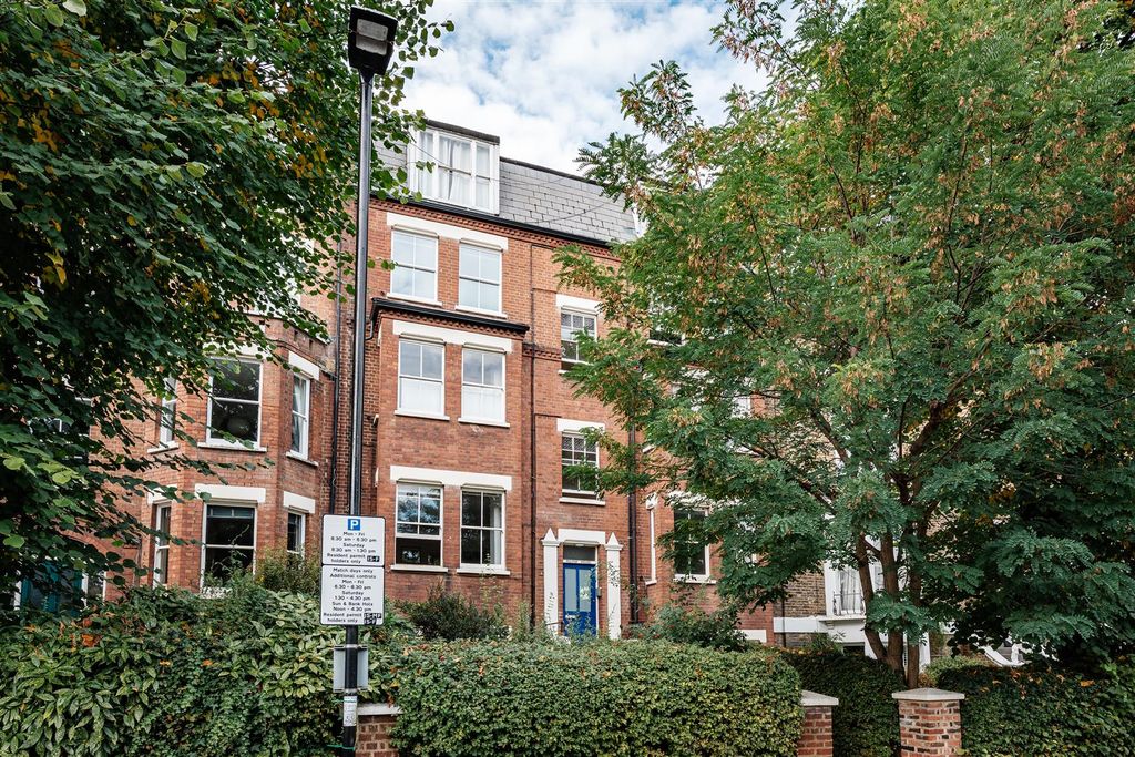 Property photo 2 of 14 Walton House-2.Jpg