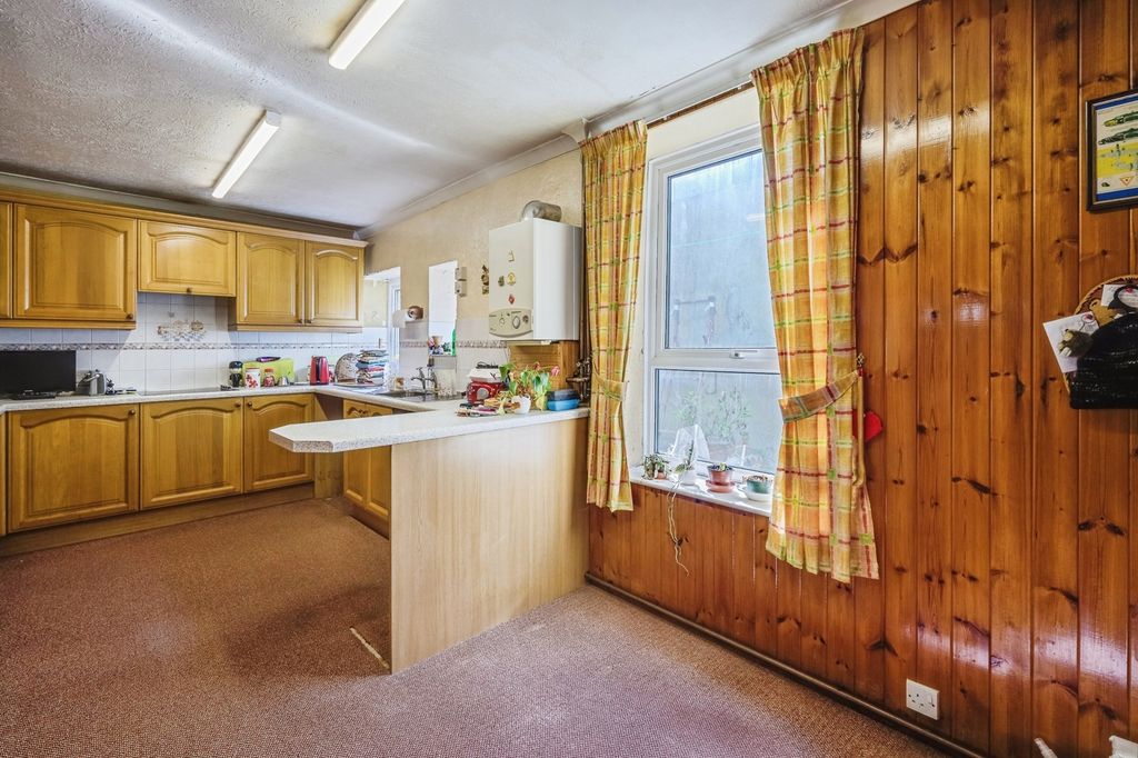 Property photo 2 of 17 Photo