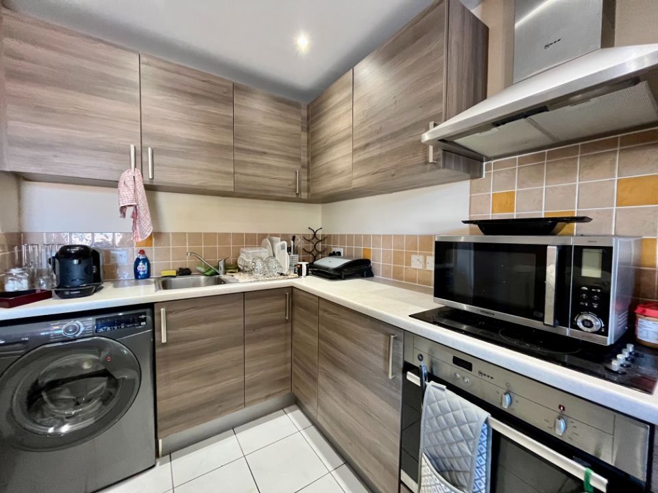 Property photo 2 of 7 Image00008