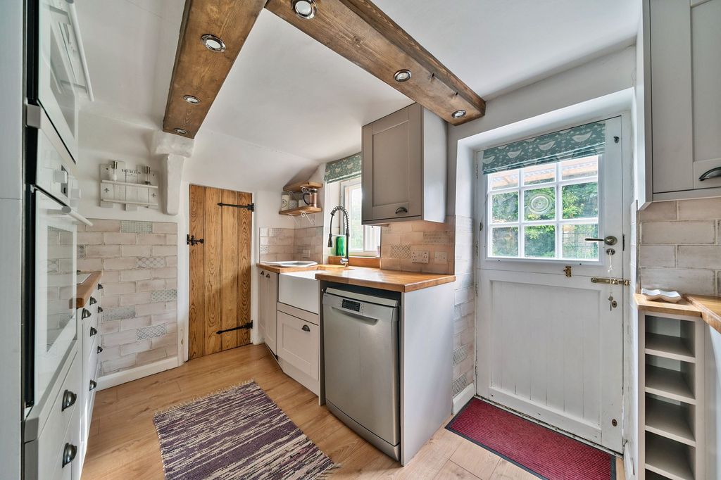 Property photo 3 of 12 Kitchen