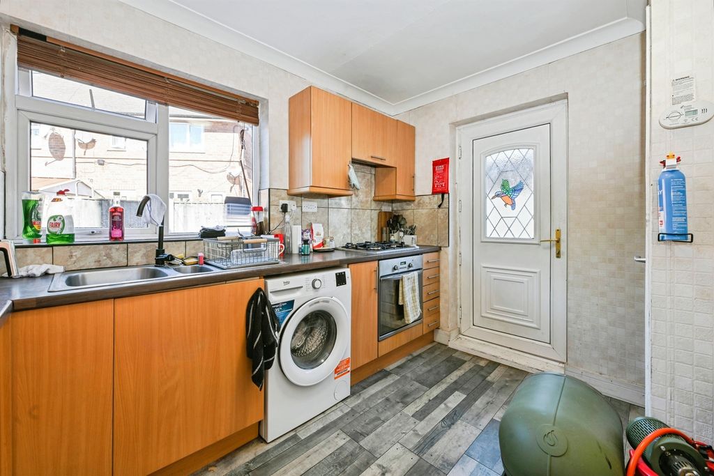 Property photo 3 of 14