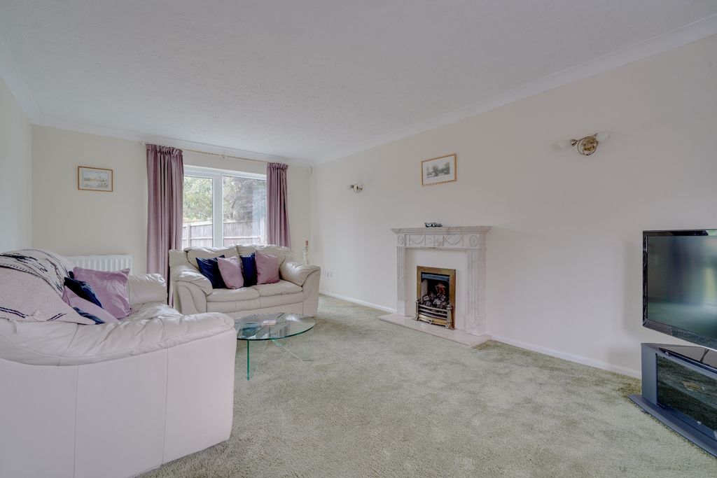 Property photo 2 of 17 4482241