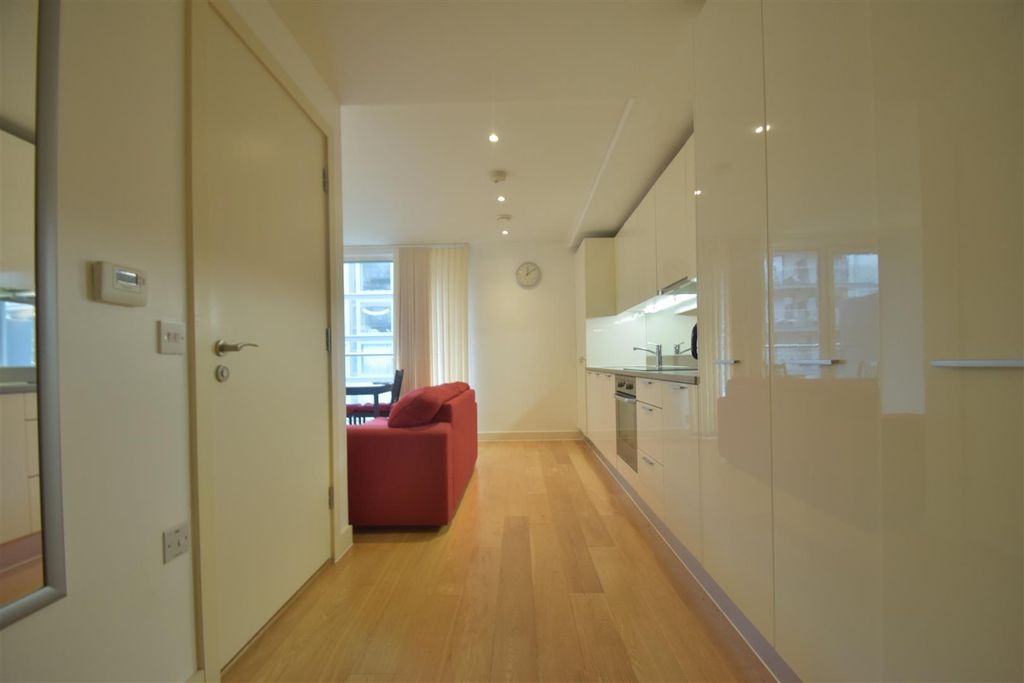 Property photo 3 of 11 Kitchen