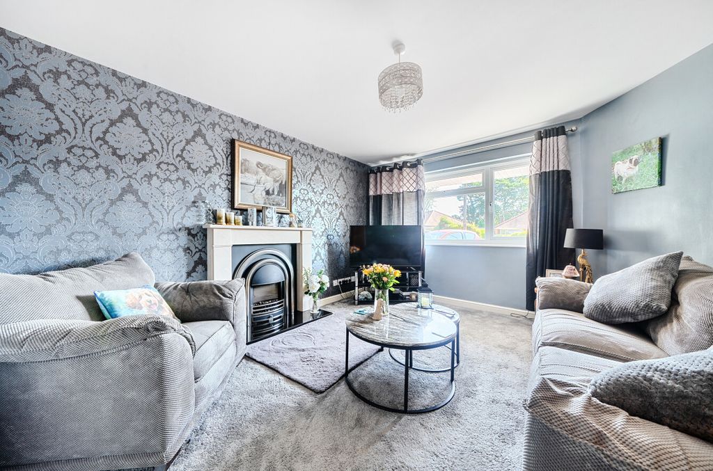 Property photo 2 of 12 1492745-25-6A5678...