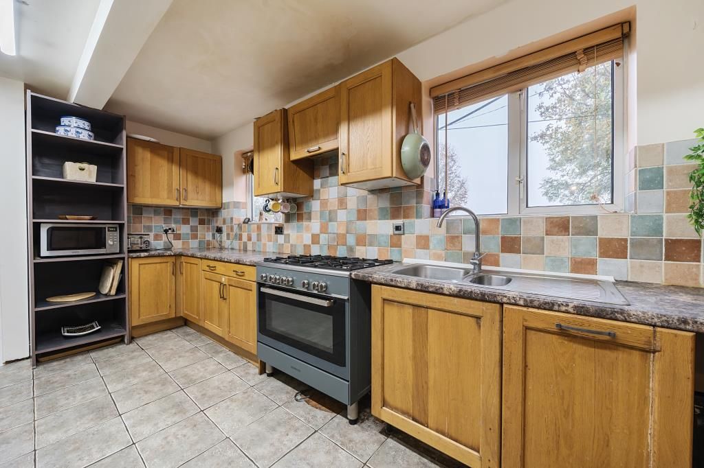 Property photo 3 of 21 Kitchen